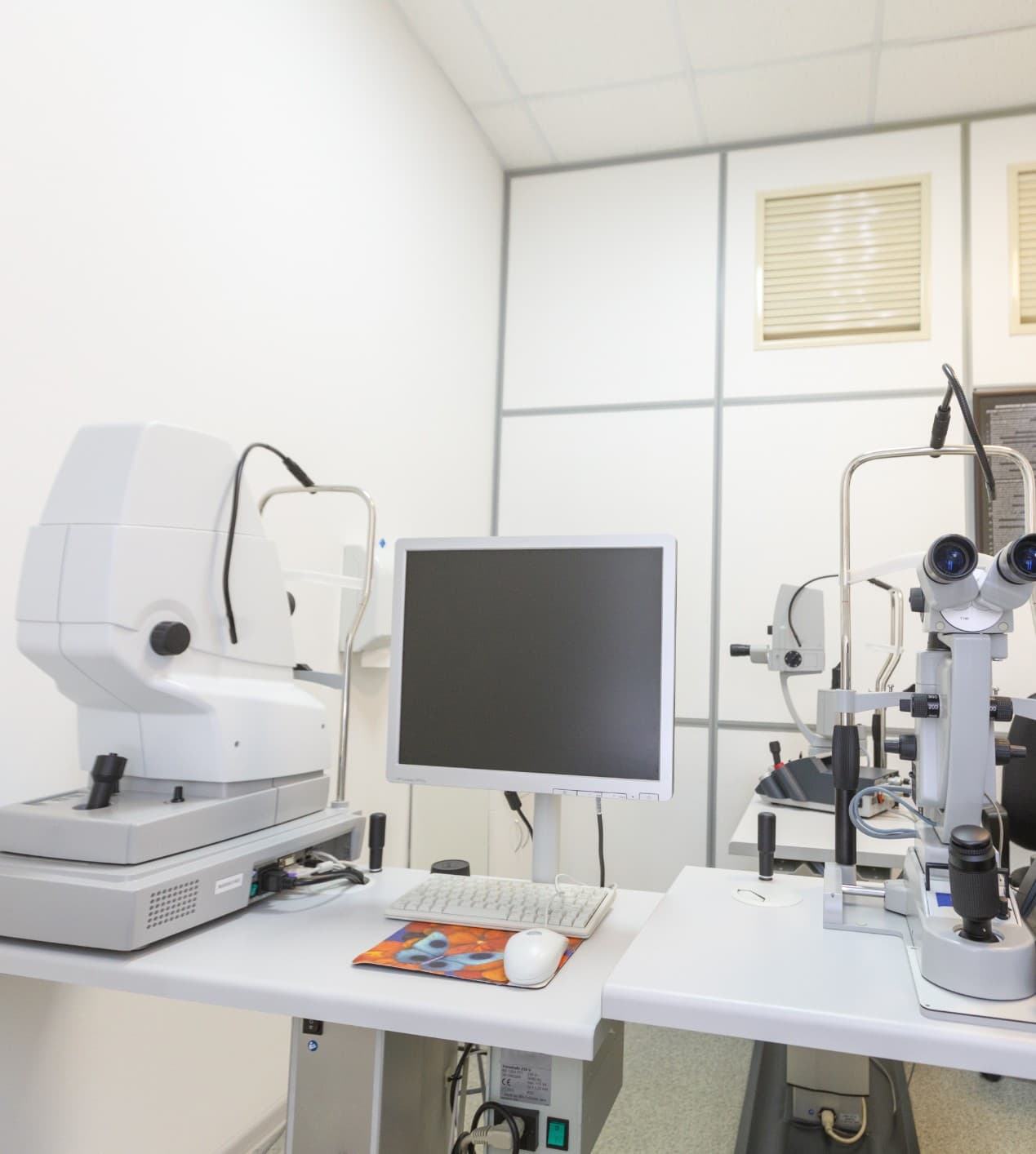 Eye care laboratory setting